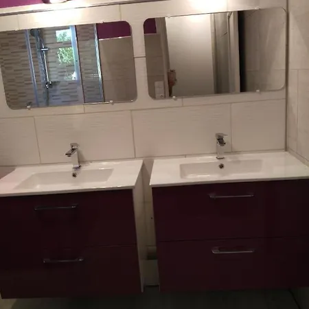 Holiday home Maisonnette Calme Avec Jardinet *
